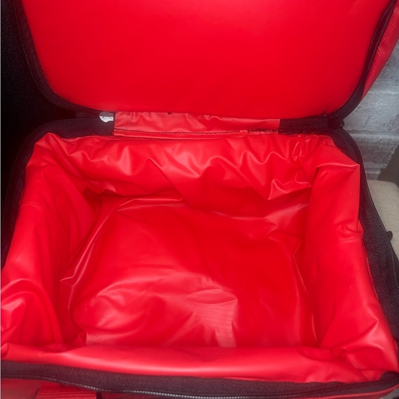 90’s MARLBORO red lunch/cooler bag- holds a 6 pack!! Never used, GREAT shape! - Picture 5 of 14